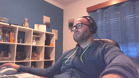 Snapshot of ravingr3d3 chatting on March 6, 2025, 6:26 pm ravingr3d3 online show from March 6, 2025, 6:26 pm