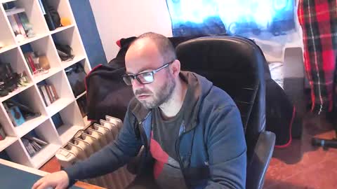Snapshot of ravingr3d3 chatting on March 7, 2025, 9:07 am ravingr3d3 online show from March 7, 2025, 9:07 am