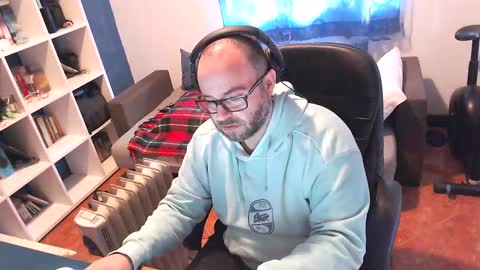 Snapshot of ravingr3d3 chatting on March 10, 2025, 12:15 pm ravingr3d3 online show from March 10, 2025, 12:15 pm