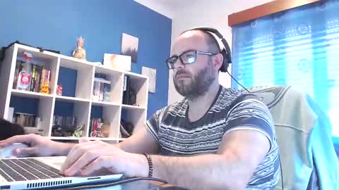 Snapshot of ravingr3d3 chatting on March 12, 2025, 3:18 pm ravingr3d3 online show from March 12, 2025, 3:18 pm