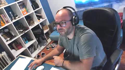 Snapshot of ravingr3d3 chatting on September 18, 2025, 8:05 am ravingr3d3 online show from September 18, 2025, 8:05 am