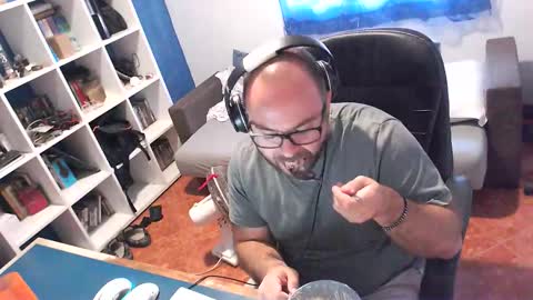 Snapshot of ravingr3d3 chatting on October 1, 2025, 8:09 am ravingr3d3 online show from October 1, 2025, 8:09 am