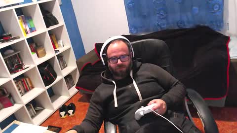 ravingr3d3 online show from December 13, 2025, 9:53 pm