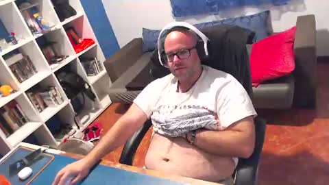 Snapshot of ravingr3d3 chatting on June 18, 2026, 11:09 pm ravingr3d3 online show from June 18, 2026, 11:09 pm