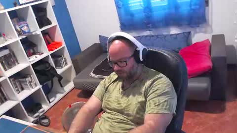 Snapshot of ravingr3d3 chatting on June 29, 2026, 10:15 am ravingr3d3 online show from June 29, 2026, 10:15 am