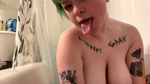 Snapshot of ravyn_xoxo chatting on January 21, 2025, 2:37 pm Ravynn 3 online show from January 21, 2025, 2:37 pm