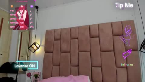 ravynrouge_ online show from September 17, 2025, 5:36 pm