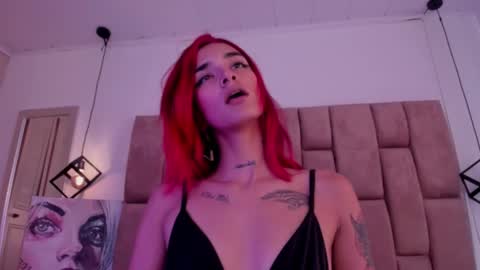 ravynrouge_ online show from October 20, 2025, 7:03 pm