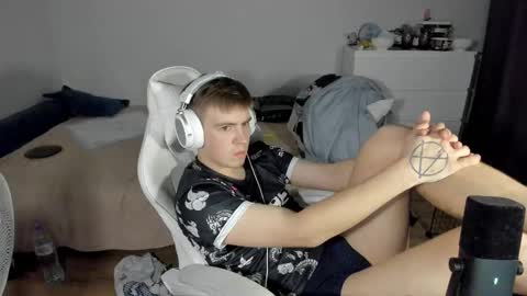 Ray online show from October 3, 2025, 9:01 pm