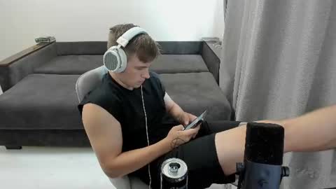 Snapshot of ray_hill chatting on August 3, 2026, 12:54 pm Ray online show from August 3, 2026, 12:54 pm