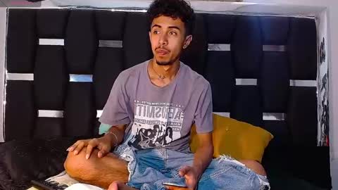 Rayn online show from December 9, 2024, 8:33 pm