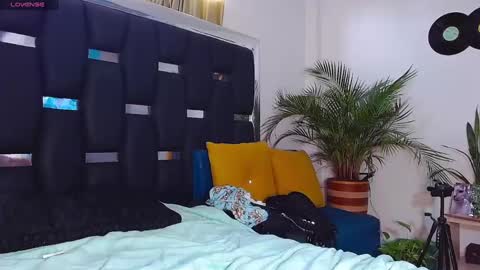 Rayn online show from January 25, 2025, 6:57 pm