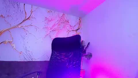 raylin_escobar online show from June 17, 2026, 1:08 am