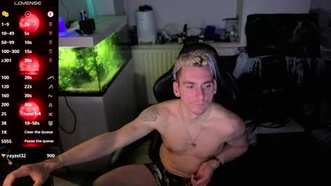 Rayzel online show from April 21, 2026, 1:53 am