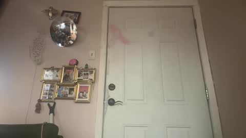 rcherrycola00 online show from May 3, 2026, 2:06 am