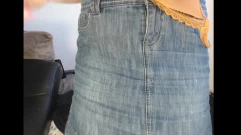 Fannie online show from October 12, 2025, 4:06 pm