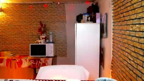 real_coupl3 online show from February 2, 2026, 8:02 am