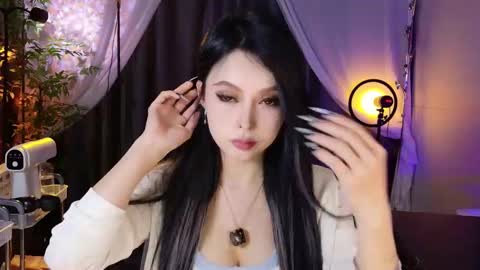 reaowna___ online show from January 8, 2026, 8:22 pm