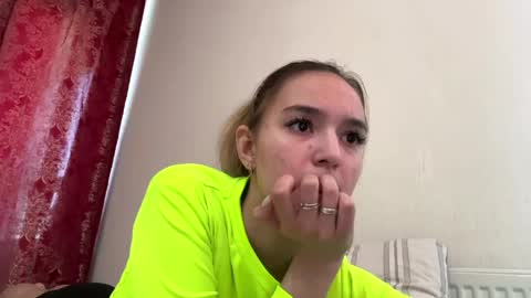 Snapshot of reathakiss chatting on May 5, 2026, 6:10 am Risa online show from May 5, 2026, 6:10 am
