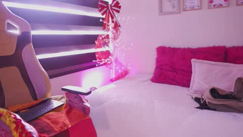 Rebeca  online show from December 16, 2025, 12:54 pm