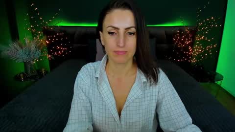 rebecca_diamonds online show from January 27, 2025, 3:39 pm
