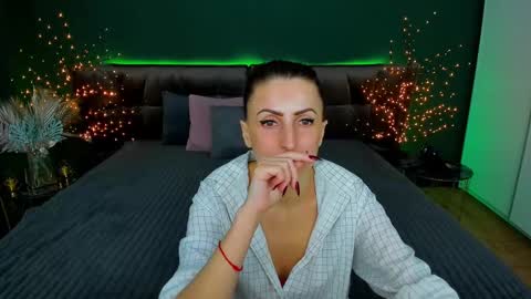 rebecca_diamonds online show from February 2, 2025, 3:49 pm