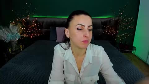 rebecca_diamonds online show from March 6, 2025, 10:09 am