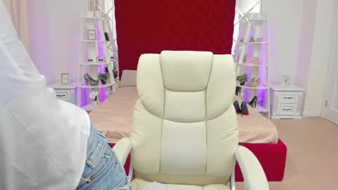 rebecca_diamonds online show from April 1, 2026, 5:52 am