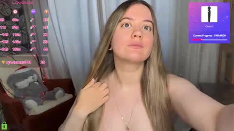 Snapshot of rebecca_newyon chatting on January 6, 2026, 7:01 am Mila online show from January 6, 2026, 7:01 am