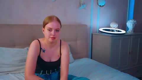 Snapshot of rebeccacruze chatting on June 8, 2026, 7:42 am rebeccacruze online show from June 8, 2026, 7:42 am