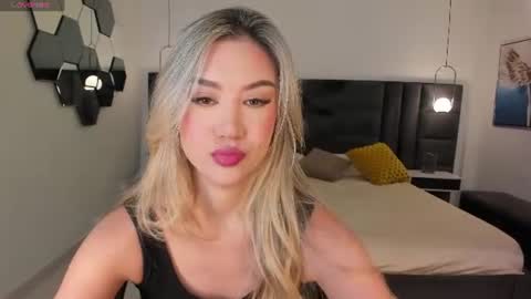 Snapshot of rebeccahudson_ chatting on June 17, 2026, 7:04 pm Rebe online show from June 17, 2026, 7:04 pm
