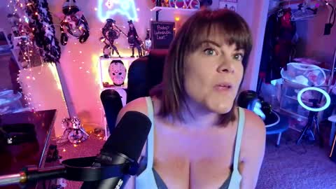 Snapshot of rebeccalovexxx chatting on February 17, 2026, 10:27 pm Rebecca Love online show from February 17, 2026, 10:27 pm