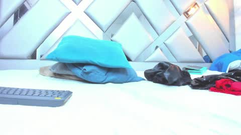 rebeccamitchell_ online show from April 19, 2026, 6:10 pm