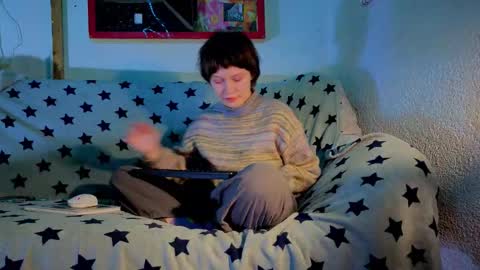 Lara online show from October 19, 2025, 5:02 pm