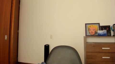 red_flower203 online show from December 3, 2024, 10:51 pm