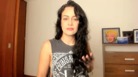 red_flower203 online show from December 11, 2024, 3:02 am