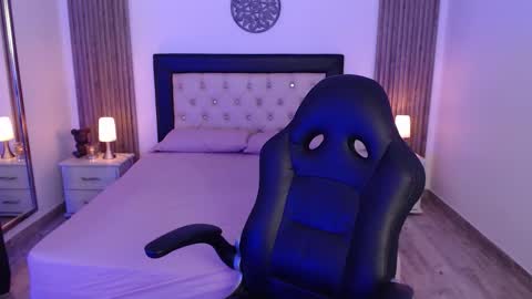 Kitty online show from October 6, 2025, 8:28 pm