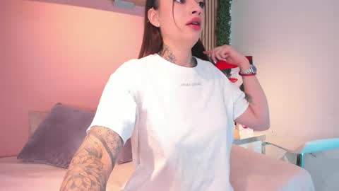 Stefany    online show from February 3, 2025, 5:03 pm