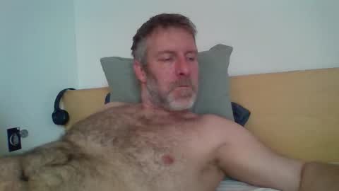 Snapshot of redandbluecloud chatting on February 5, 2026, 10:42 am Red online show from February 5, 2026, 10:42 am