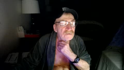 Snapshot of redbare12007 chatting on June 14, 2026, 7:43 am Red online show from June 14, 2026, 7:43 am