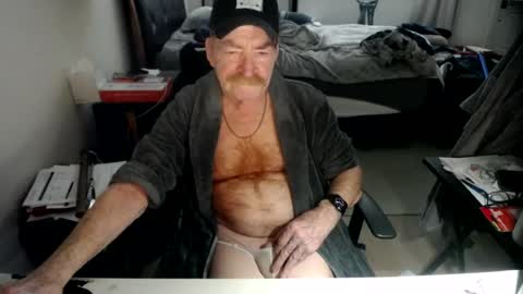 Snapshot of redbare12007 chatting on June 15, 2026, 4:20 pm Red online show from June 15, 2026, 4:20 pm