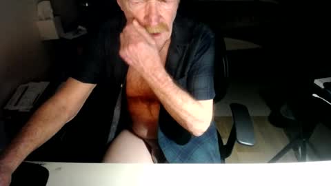 Snapshot of redbare12007 chatting on June 28, 2026, 6:19 am Red online show from June 28, 2026, 6:19 am