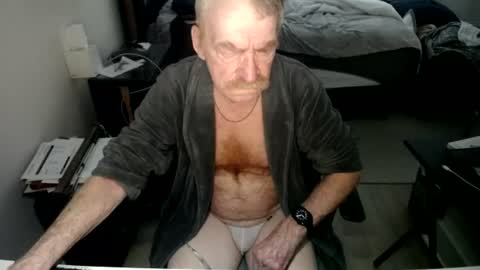 Snapshot of redbare12007 chatting on June 29, 2026, 4:18 pm Red online show from June 29, 2026, 4:18 pm