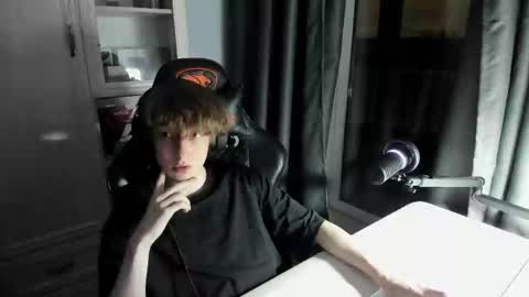 reddissq online show from December 25, 2024, 4:01 am