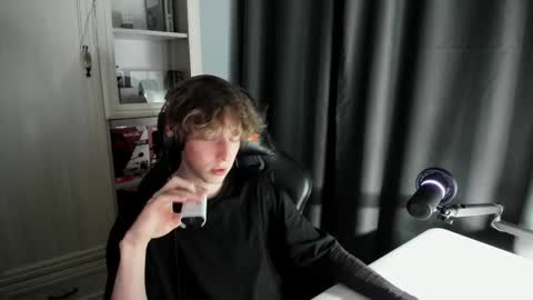 reddissq online show from December 27, 2024, 3:09 am