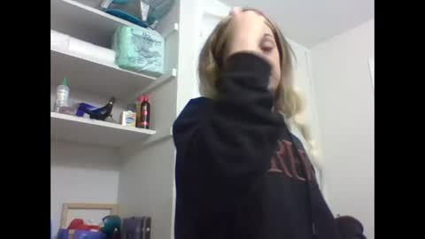 reddwaxx online show from December 19, 2025, 7:32 pm