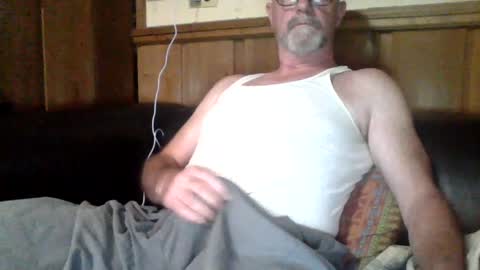 Snapshot of redfox60010 chatting on July 6, 2026, 9:39 pm redfox60010 online show from July 6, 2026, 9:39 pm