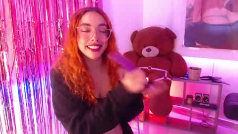 Snapshot of redgirrl_77 chatting on May 9, 2026, 11:26 am Mere online show from May 9, 2026, 11:26 am