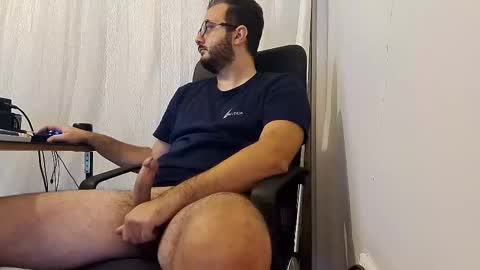 Redhat online show from November 10, 2025, 4:28 pm