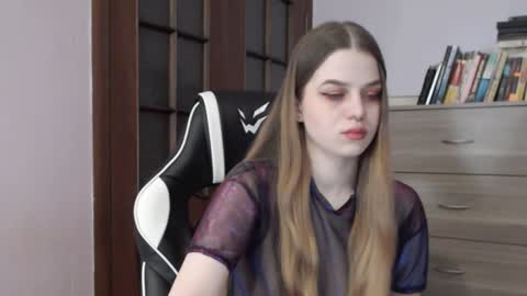 Lily online show from December 3, 2024, 2:36 am